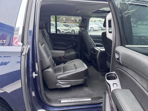 Used 2019 Chevrolet Suburban LT w/ Luxury Package AWD/4WD image 15