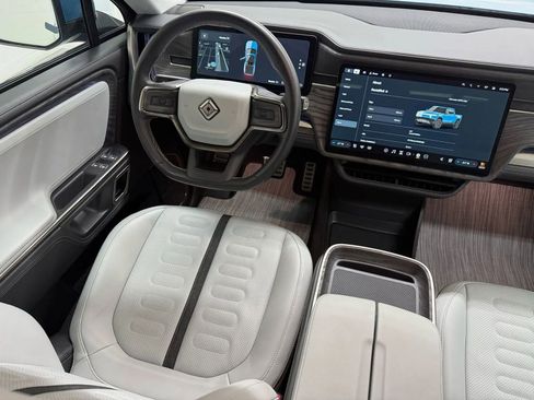 Used 2023 Rivian R1T Launch Edition image 8
