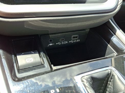 Used 2024 Subaru Outback Premium AWD/4WD image 23