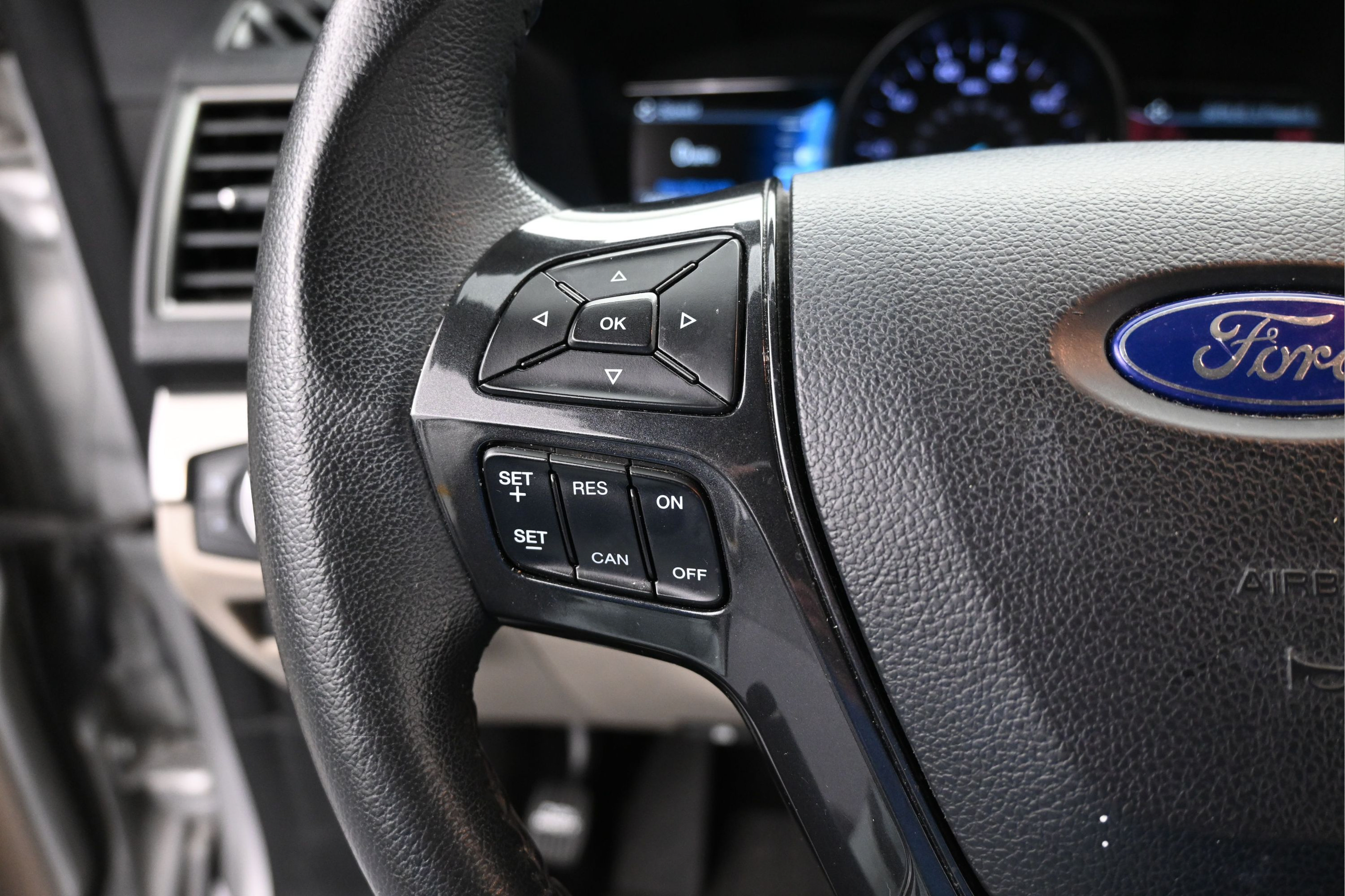 Used 2019 Ford Explorer XLT w/ Equipment Group 202A FWD image 14