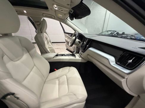 Used 2018 Volvo XC60 T5 Momentum w/ Convenience Package image 33