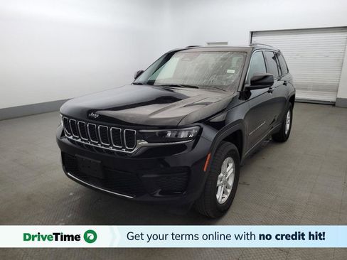 Used 2023 Jeep Grand Cherokee Laredo AWD/4WD image 1