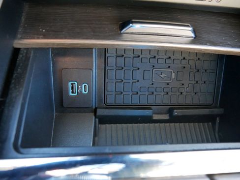 Certified 2024 Ford Expedition Limited image 27