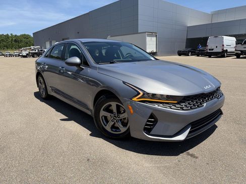Used 2023 Kia K5 LXS FWD image 3