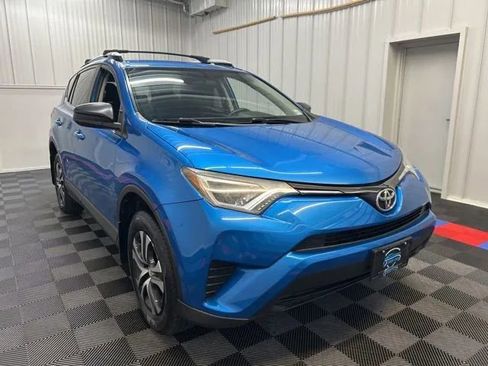 Used 2016 Toyota RAV4 LE AWD/4WD image 2