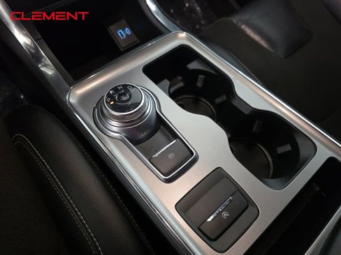 Used 2022 Ford Edge ST image 19