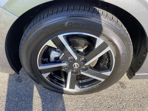 Used 2024 Nissan Sentra SV image 9