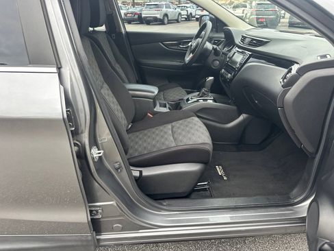 Used 2020 Nissan Rogue Sport SV image 13