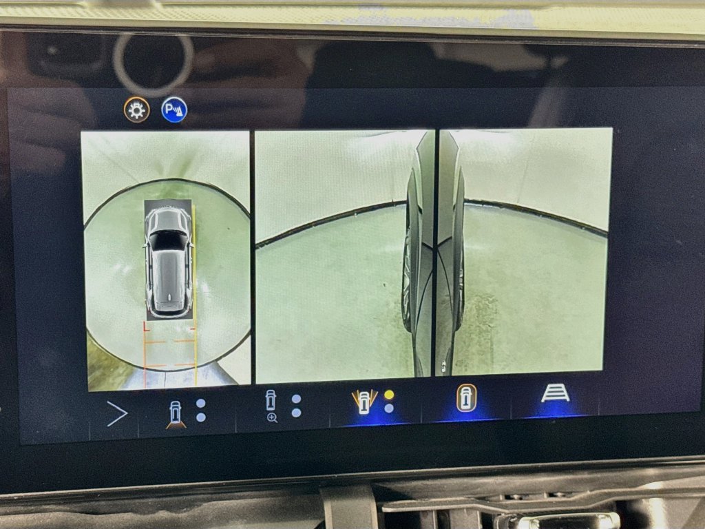 Used 2025 Chevrolet Equinox LT w/ Convenience Package II FWD image 34