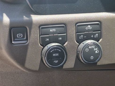 Used 2023 Chevrolet Silverado 1500 LT w/ Protection Package AWD/4WD image 9