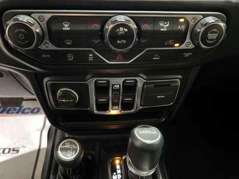 Used 2022 Jeep Gladiator Overland w/ Popular Equipment Package AWD/4WD image 17