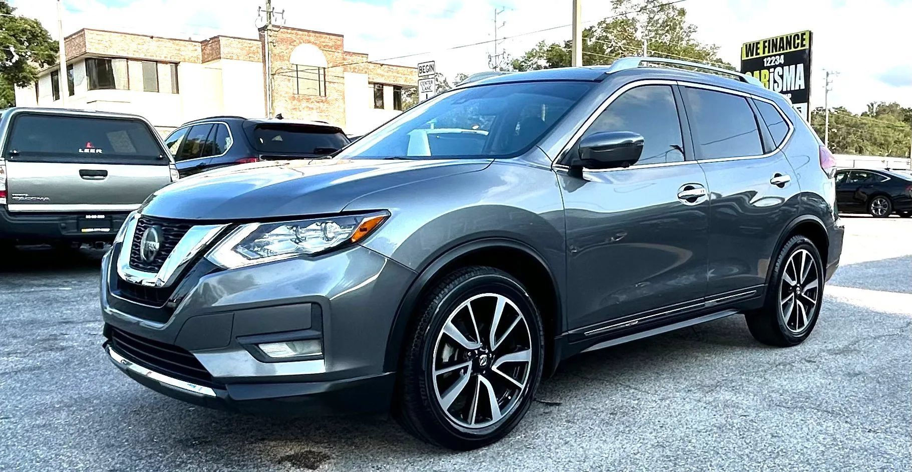 Used 2020 Nissan Rogue SL w/ Premium Package FWD image 4