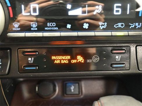 Used 2022 Toyota RAV4 Limited image 19