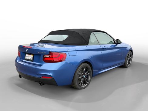 Used 2016 BMW M235i Convertible image 5