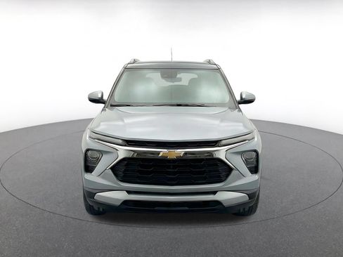 Used 2025 Chevrolet TrailBlazer LT FWD image 2