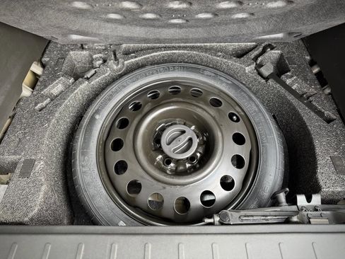 Used 2017 Chevrolet Equinox Premier w/ Enhanced Convenience Package image 27