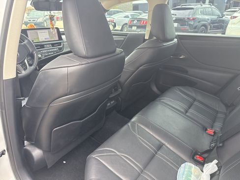 Used 2024 Lexus ES 300h w/ Technology Package image 30