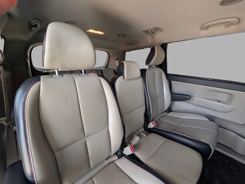 Used 2019 Kia Sedona EX FWD image 26
