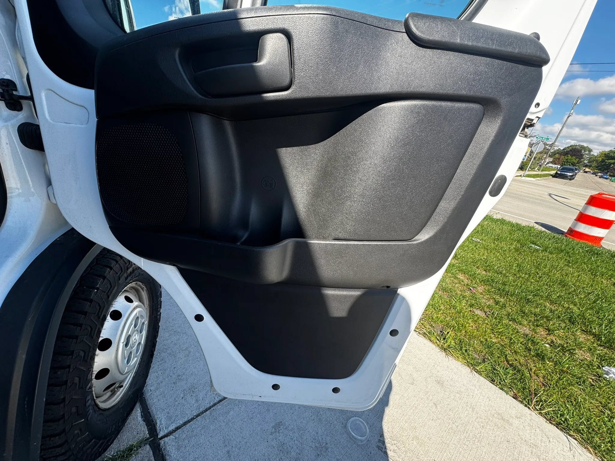 Used 2025 RAM ProMaster 2500 w/ Convenience Group FWD image 12