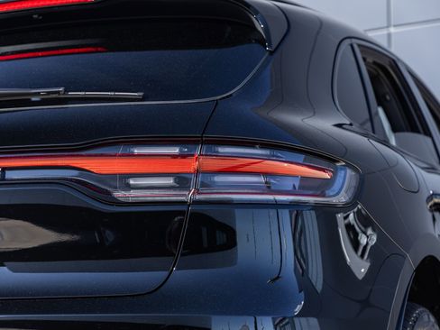 Certified 2026 Porsche Macan AWD/4WD image 17
