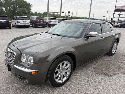 Used 2010 Chrysler 300 C w/ Luxury Group II RWD image 7