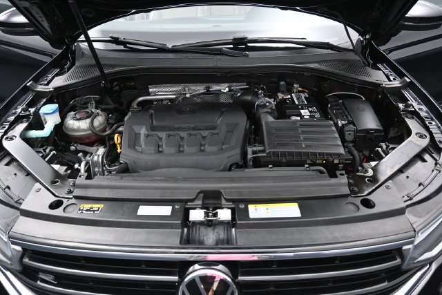 Used 2022 Volkswagen Tiguan SE R-Line FWD image 35
