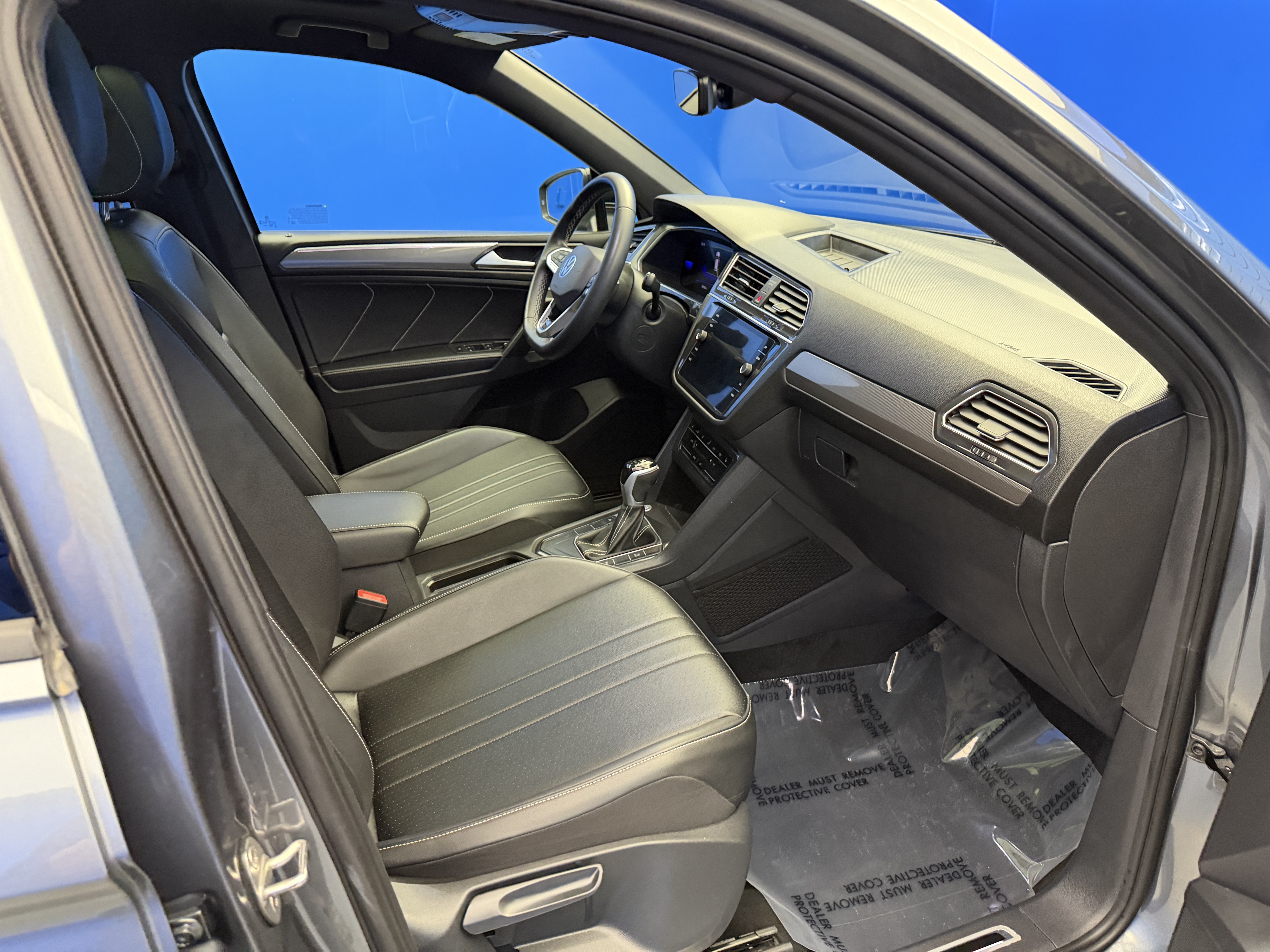 Certified 2023 Volkswagen Tiguan SE R-Line FWD image 24