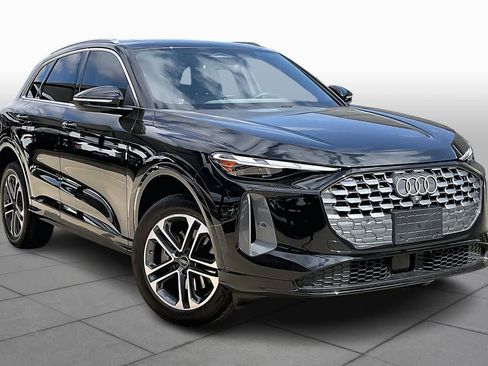 Used 2025 Audi Q5 Premium w/ Convenience Package image 3