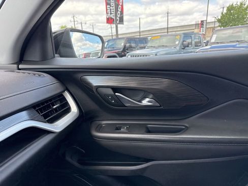 Used 2023 GMC Terrain SLE w/ Driver Convenience Package FWD image 22