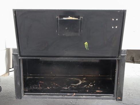 Used 2017 Ford F550 2WD Regular Cab Super Duty image 6