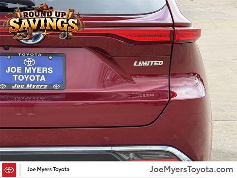 Used 2024 Toyota Venza Limited image 9