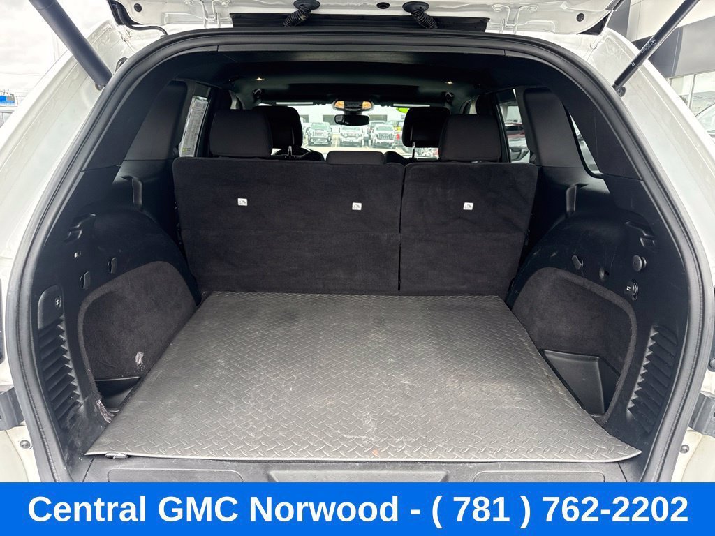 Used 2019 Jeep Grand Cherokee Laredo AWD/4WD image 11