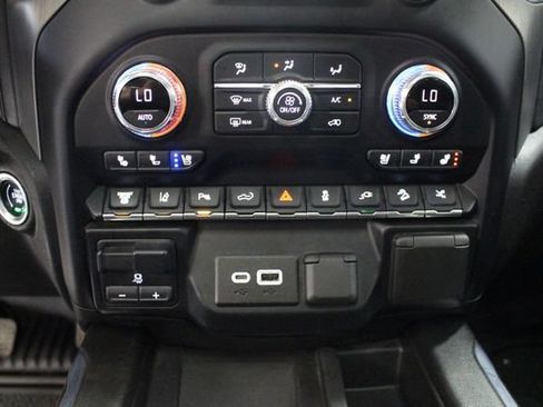 Used 2021 GMC Sierra 2500 Denali w/ Denali Black Diamond Edition AWD/4WD image 32