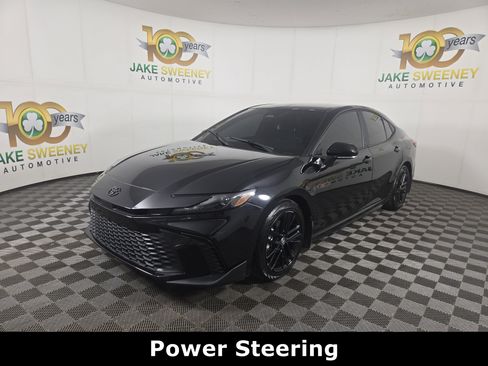 Used 2025 Toyota Camry SE image 4