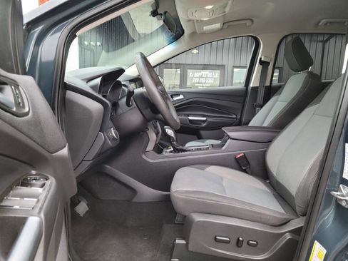 Used 2019 Ford Escape SE image 13