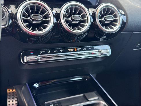 Used 2022 Mercedes-Benz GLA 35 AMG 4MATIC w/ Multimedia Package Lite image 23