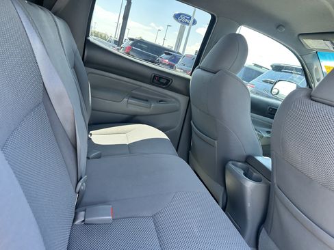Used 2011 Toyota Tacoma 4x4 Double Cab w/ TRD Sport Pkg w/JBL Audio image 11