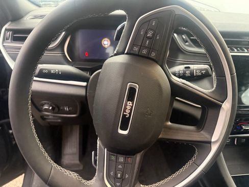 Used 2023 Jeep Grand Cherokee Altitude AWD/4WD image 10