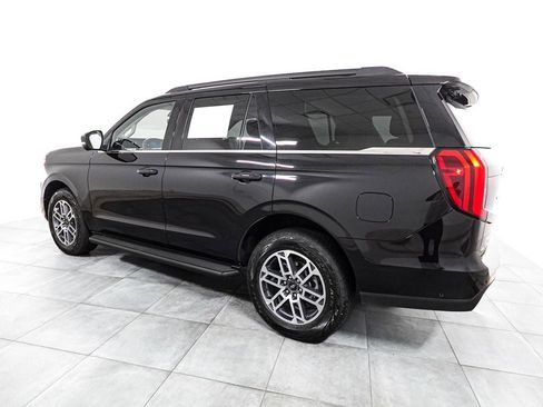 Used 2025 Ford Expedition Active AWD/4WD image 4