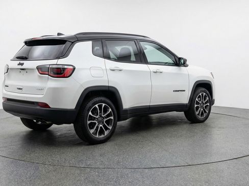 Used 2025 Jeep Compass Trailhawk image 9