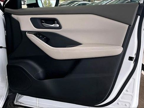 Certified 2025 Nissan Rogue SV image 22