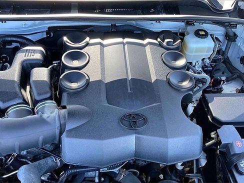 Used 2018 Toyota 4Runner SR5 image 32