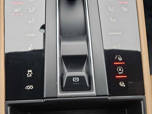 Certified 2023 Porsche Macan S image 18