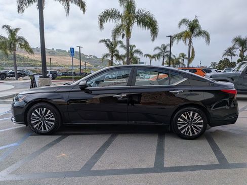 Used 2025 Nissan Altima 2.5 SV image 8