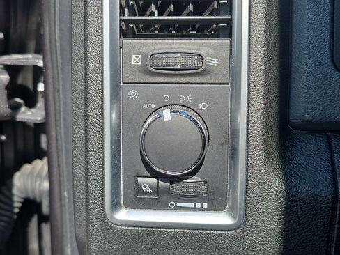 Used 2019 RAM 1500 Classic SLT RWD image 24