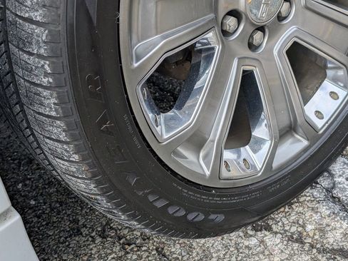 Used 2003 GMC Yukon XL Denali image 17