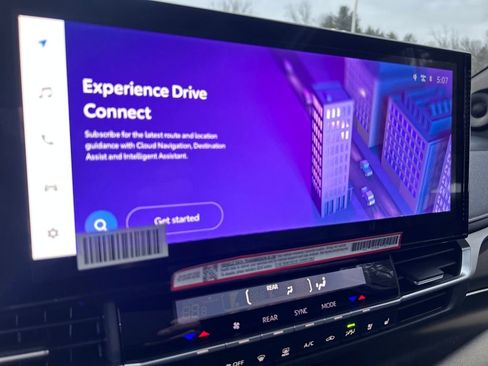 Used 2025 Toyota Sienna Platinum image 14