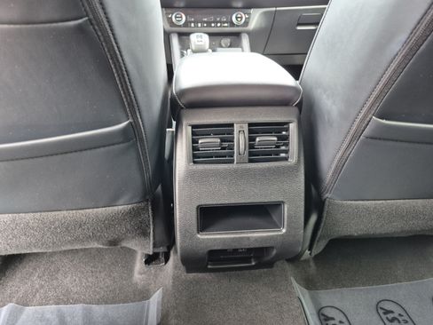 Used 2024 Mitsubishi Outlander SE FWD image 17