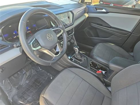 Used 2023 Volkswagen Taos SE w/ Panoramic Sunroof Package FWD image 12