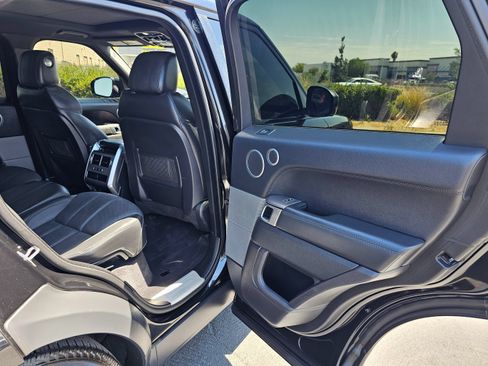Used 2017 Land Rover Range Rover Sport HSE AWD/4WD image 30